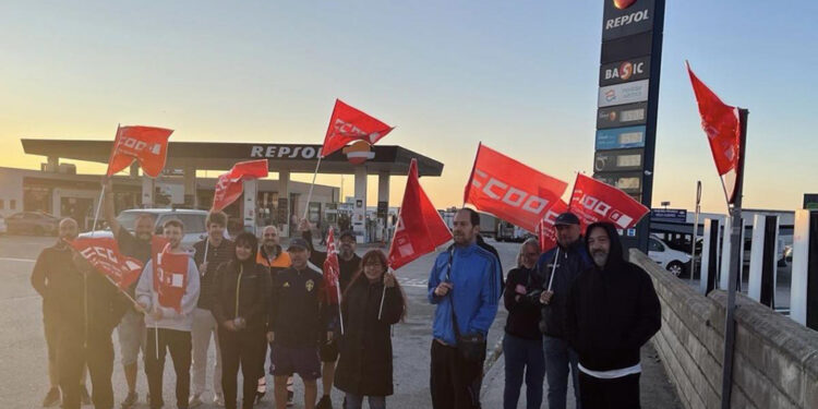 La firma de un acuerdo pone fin a la huelga en la gasolinera Nueva Maypa de Guadalajara 1 La firma de un acuerdo pone fin a la huelga en la gasolinera Nueva Maypa de Guadalajara