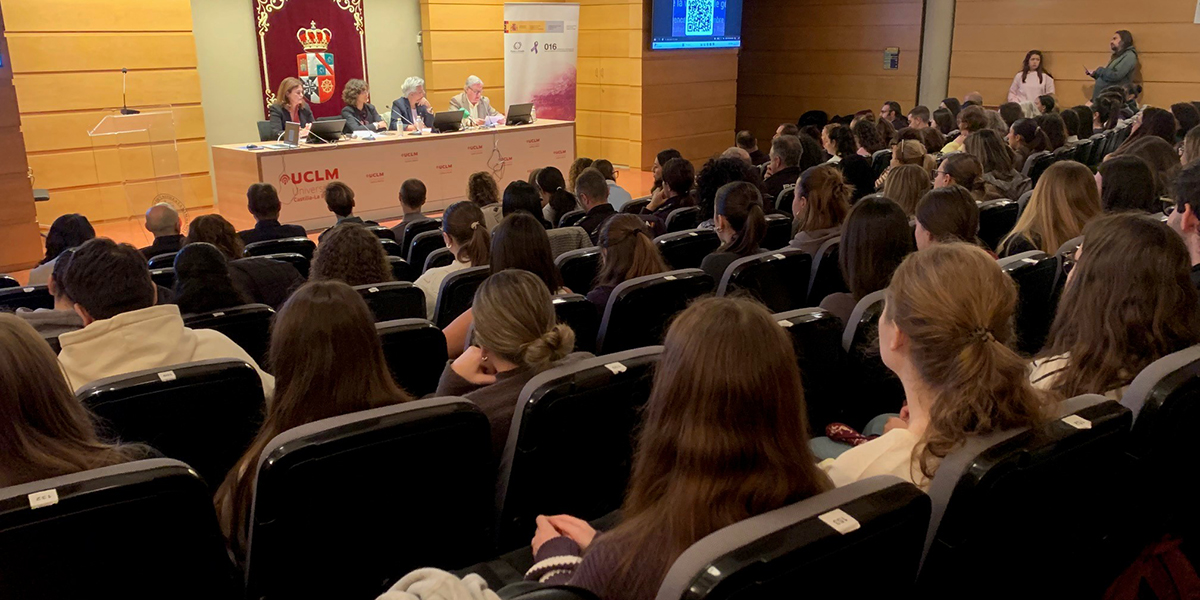 La subdelegada del Gobierno en Cuenca inaugura la jornada formativa en la UCLM sobre los aspectos sociosanitarios de la violencia de género 2 La subdelegada del Gobierno en Cuenca inaugura la jornada formativa en la UCLM sobre los aspectos sociosanitarios de la violencia de género