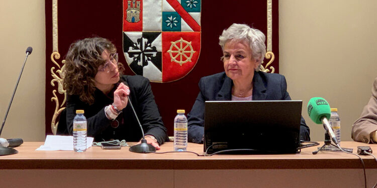 La subdelegada del Gobierno en Cuenca inaugura la jornada formativa en la UCLM sobre los aspectos sociosanitarios de la violencia de género 1 La subdelegada del Gobierno en Cuenca inaugura la jornada formativa en la UCLM sobre los aspectos sociosanitarios de la violencia de género