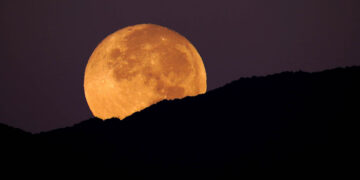 La superluna de este miércoles es la mayor del año, un 8% más grande y un 16% más brillante