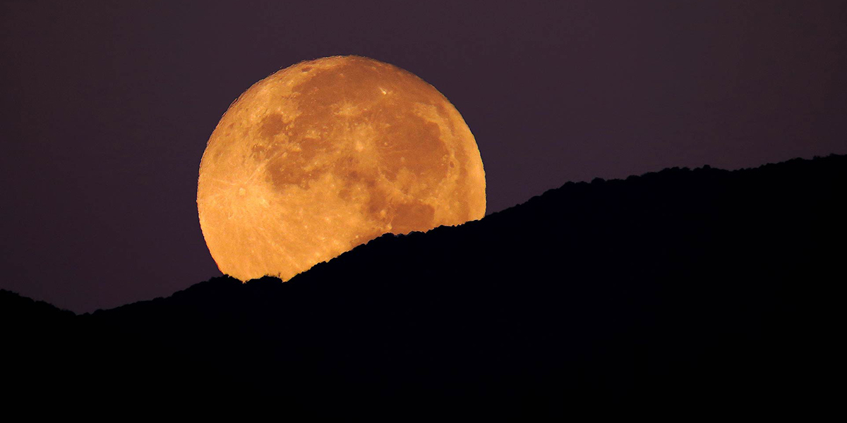 La superluna de este miércoles es la mayor del año, un 8% más grande y un 16% más brillante 2 La superluna de este miércoles es la mayor del año, un 8% más grande y un 16% más brillante
