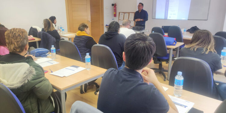 Las empresas de San Clemente y comarca reciben formación sobre comercio exterior y liderazgo