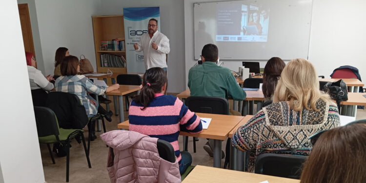 Los empresarios de la Manchuela reciben formación sobre Funnels o embudos de conversión de clientes