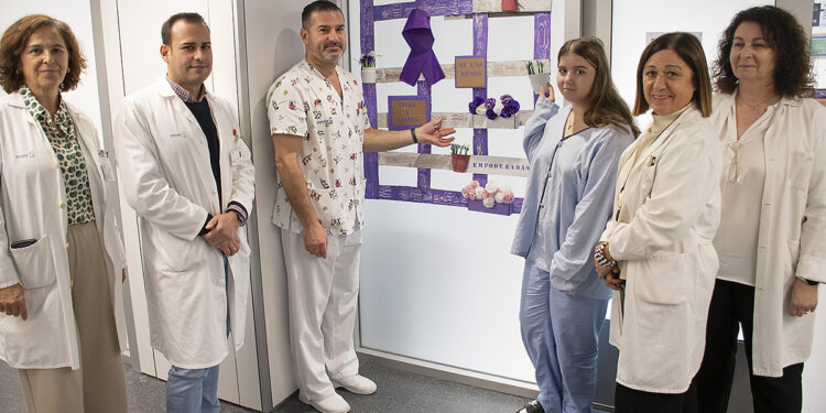 Los niños usuarios del Aula Hospitalaria 'La Pecera' se suman a la celebración del Día Internacional de la Eliminación de la Violencia sobre las Mujeres