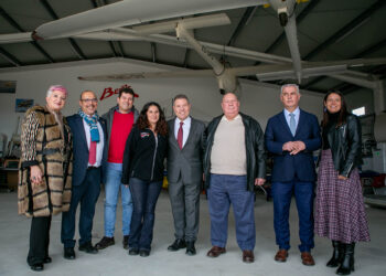 Page visita el Aeródromo de Taragudo
