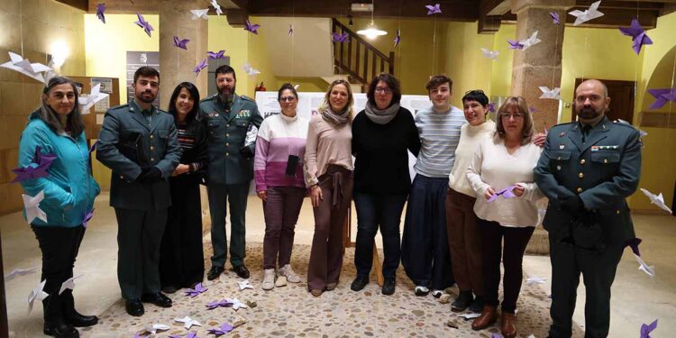 Sigüenza se une por un 25N de memoria, respeto y compromiso 1 Sigüenza se une por un 25N de memoria, respeto y compromiso