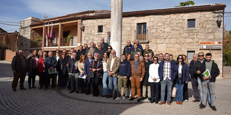 Una academia itinerante de inglés y 47 ayuntamientos de la zona de ADAC firman proyectos con una inversión superior a los 500.000 euros 1 Una academia itinerante de inglés y 47 ayuntamientos de la zona de ADAC firman proyectos con una inversión superior a los 500.000 euros