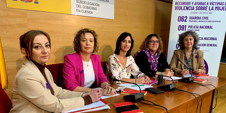 Unidad institucional en torno al Día Internacional contra la Violencia de Género en Cuenca