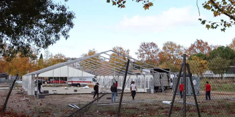 Azuqueca. Comienza la instalación de la pista de hielo 1 instalacion pista hielo