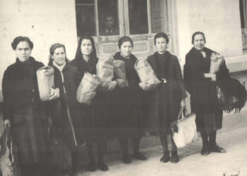 Raíces. Cuenca. 1944. Mientras Amparo Rivelles da en El Clavo, el Cupón de pan da 150 gramos por persona y día.