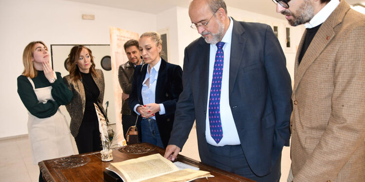 Valverde de Júcar inaugura la exposición ‘Documentos Heredados. VII Centenario del Señorío de Valverde 1325-2025’