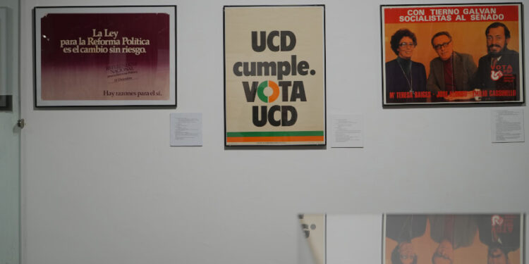 La exposición ‘Carteles en Democracia’ analiza la propaganda efímera durante la transición en la sala ACUA del campus de Cuenca
