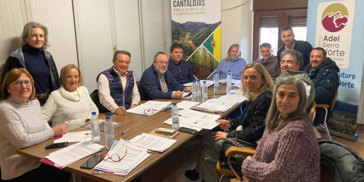 ADEL exige soluciones urgentes a los cortes de luz e internet tras celebrar su Junta en Cantalojas 1 ADEL exige soluciones urgentes a los cortes de luz e internet tras celebrar su Junta en Cantalojas