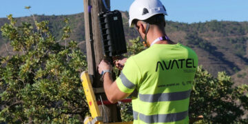 AVATEL refuerza su compromiso local incorporando el fútbol de Primera Federación Versus E-Learning a su oferta de servicios