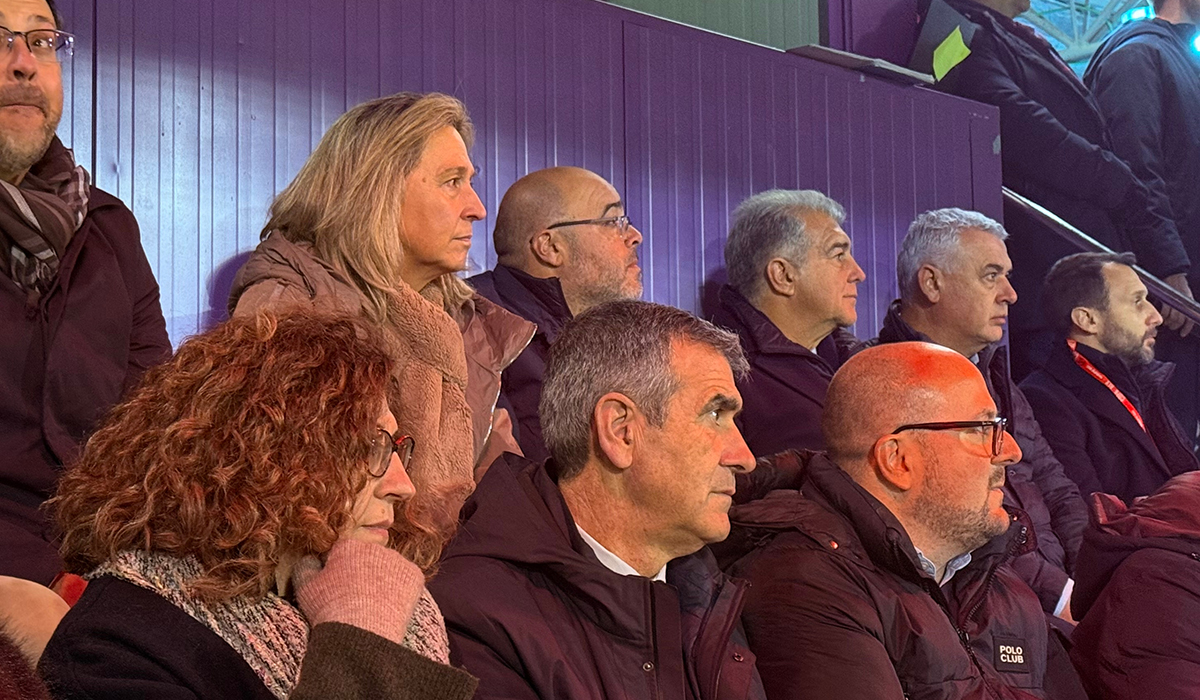 Ana Guarinos destaca que el problema surgido con la licencia municipal de las gradas del Escartín se resolvió en tiempo récord 2 Ana Guarinos “Me quito el sombrero ante el Dépor y la ejemplaridad de los guadalajareños”