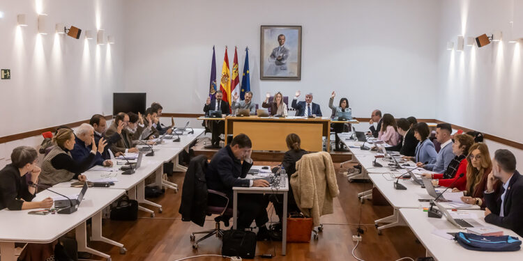 Asuntos económicos, urbanismo y mociones políticas centran el último Pleno del año en el Ayuntamiento de Guadalajara