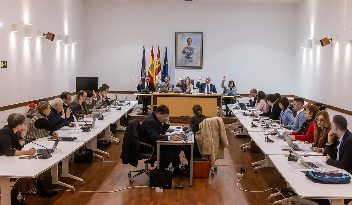 Asuntos económicos, urbanismo y mociones políticas centran el último Pleno del año en el Ayuntamiento de Guadalajara