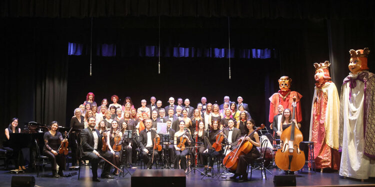 Ayuntamiento y La Campina presentan los remodelados Gigantes de Cabanillas que ya lucen nuevos trajes