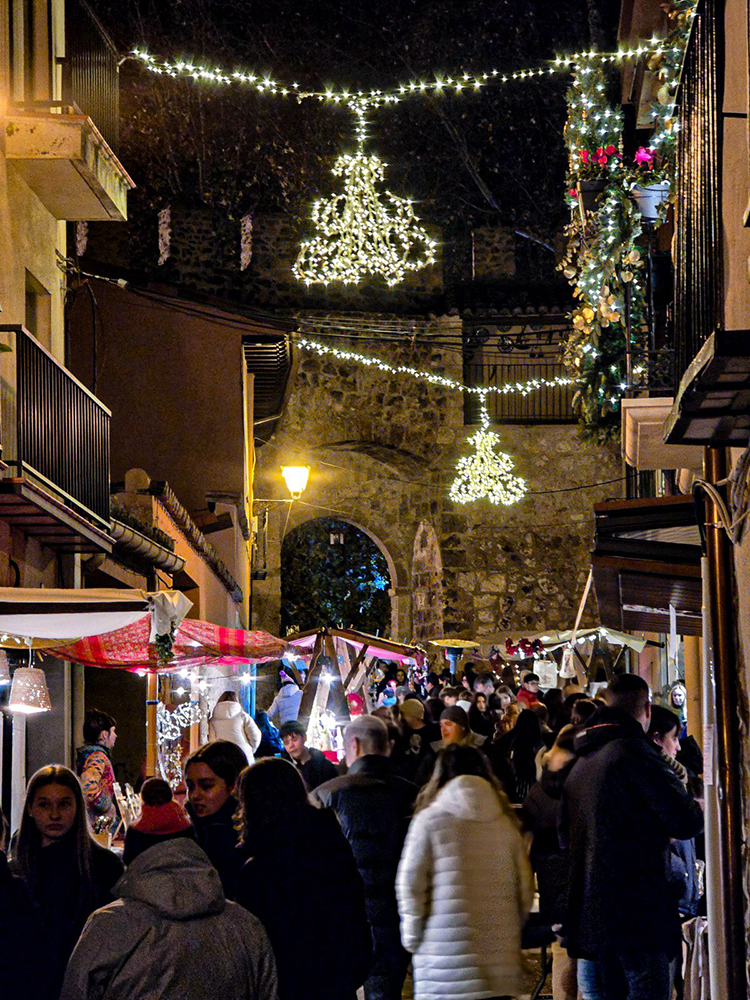 Brihuega cuelga el cartel de completo durante el Puente de la Constitución