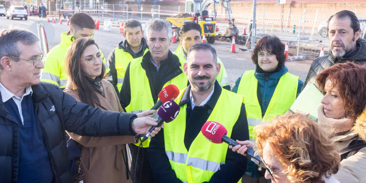Comienzan las obras de rehabilitación de la calle Dos de Mayo de Guadalajara con ciclo carril y 53 nuevas plazas de aparcamiento