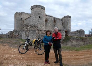 Dos palacios en La Alcarria son el escenario de “La Historia en Bicicleta” que nos muestra su belleza y nos acerca sus crónicas