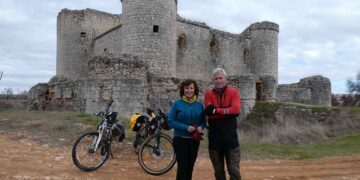 Dos palacios en La Alcarria son el escenario de “La Historia en Bicicleta” que nos muestra su belleza y nos acerca sus crónicas