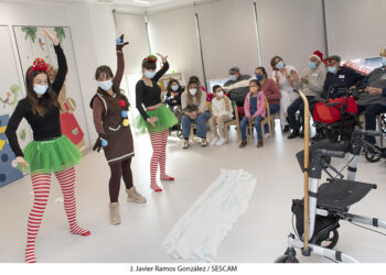 El Aula ‘La Pecera’ del Hospital de Guadalajara celebra con peques y mayores el Festival de teatro, música y magia que da inicio a las fiestas navideñas