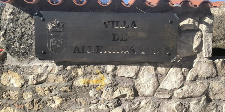 El Ayuntamiento de Albendea coloca un cartel conmemorativo del título de villa 1 El Ayuntamiento de Albendea coloca un cartel conmemorativo del título de villa