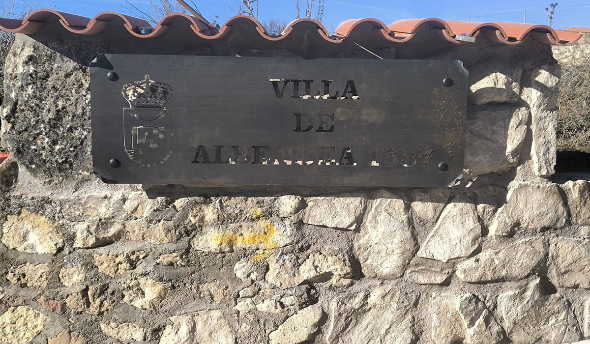 El Ayuntamiento de Albendea coloca un cartel conmemorativo del título de villa 2 El Ayuntamiento de Albendea coloca un cartel conmemorativo del título de villa