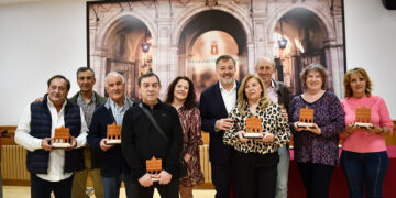 El Ayuntamiento de Cuenca reconoce a los doce empleados públicos que se han jubilado en este 2025