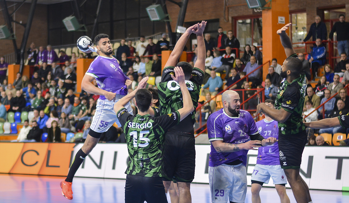 El BM Guadalajara hinca el colmillo en El Sargal 2 El BM Guadalajara hinca el colmillo en El Sargal