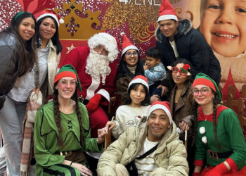 El Mirador se llena de ilusión con la visita de Papá Noel a los niños y niñas de Cuenca