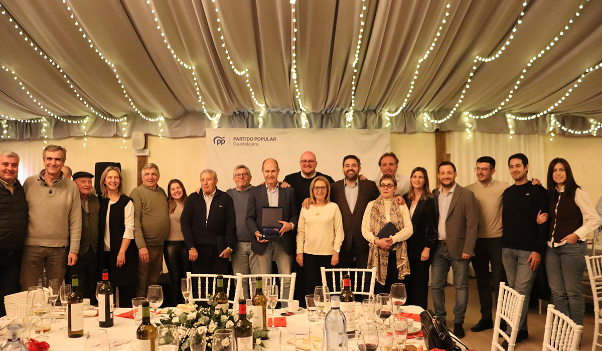 El PP de Guadalajara reconoce el gran trabajo de los alcaldes y alcaldesas que llevan más de 25 años de servicio público por nuestra provincia 2 El PP de Guadalajara reconoce el gran trabajo de los alcaldes y alcaldesas que llevan más de 25 años de servicio público por nuestra provincia
