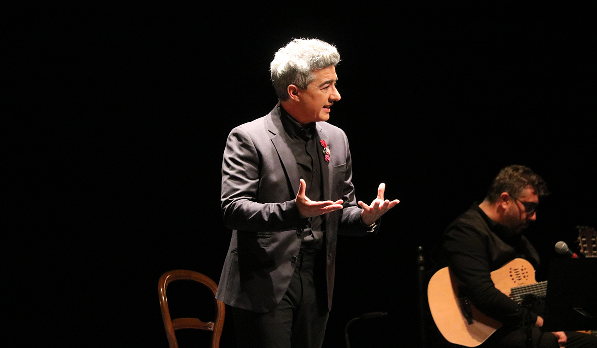 El Teatro Buero Vallejo se llena para disfrutar de “Historias de la Copla” de Juan Valderrama 2 El Teatro Buero Vallejo se llena para disfrutar de “Historias de la Copla” de Juan Valderrama