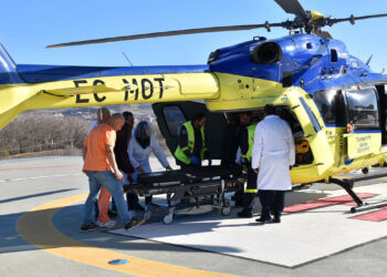 El helicóptero de transporte sanitario del SESCAM aterriza en el helipuerto del Hospital Universitario de Cuenca en un simulacro de emergencia 2 El helicóptero de transporte sanitario del SESCAM aterriza en el helipuerto del Hospital Universitario de Cuenca en un simulacro de emergencia