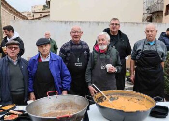 El sabor de la tradición llena la Plaza de los Cuatro Caños en el XII Concurso de Gachas de Pastrana