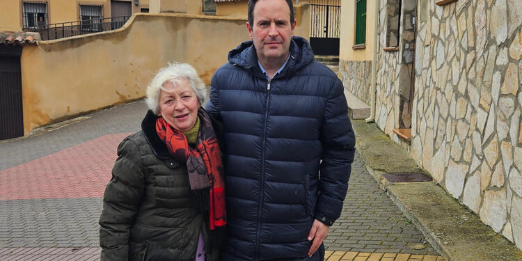 Emilia Medina, portavoz de PP Valdemorillo de la Sierra, y José Martín-Buro, presidente del PP de Cuenca