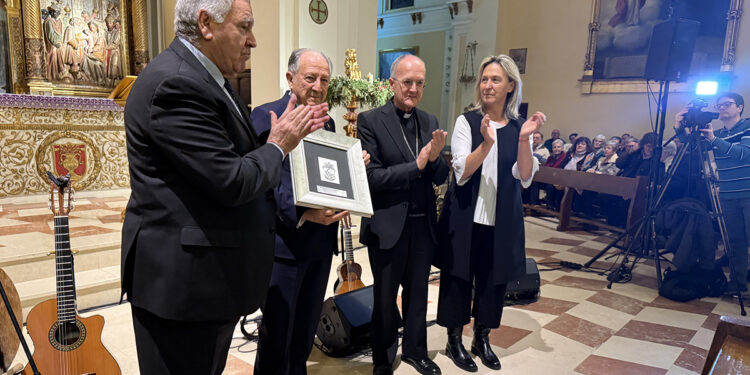 Félix Sanz Roldán anuncia la Navidad en Guadalajara con un emotivo y poético pregón que une memoria y esperanza de paz