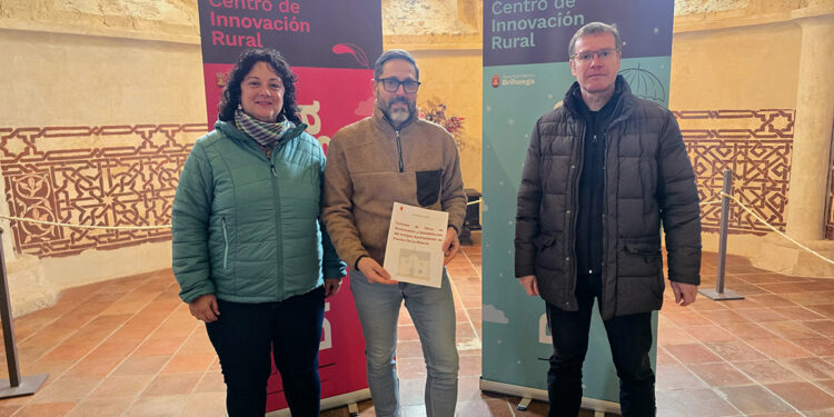 Firmado el contrato para la rehabilitación del antiguo Ayuntamiento de Fuentes de la Alcarria