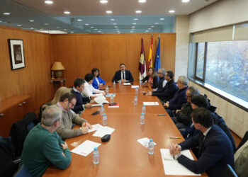 Gobierno regional, sindicatos, patronales y enseñanza privada-concertada firman un acuerdo para las jubilaciones parciales del profesorado Gobierno regional, sindicatos, patronales y enseñanza privada-concertada firman un acuerdo para las jubilaciones parciales del profesorado