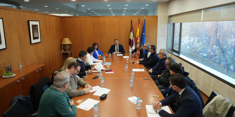 Gobierno regional, sindicatos, patronales y enseñanza privada-concertada firman un acuerdo para las jubilaciones parciales del profesorado 1 Gobierno regional, sindicatos, patronales y enseñanza privada-concertada firman un acuerdo para las jubilaciones parciales del profesorado