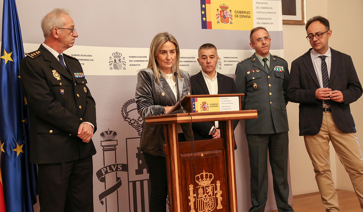 Guardia Civil y Policía Nacional desmantelan una organización criminal que actuó en Cuenca y que que introducía a ciudadanos extranjeros, con 11 detenidos y 322 personas auxiliadas 2 Guardia Civil y Policía Nacional desmantelan una organización criminal que actuó en Cuenca y que que introducía a ciudadanos extranjeros, con 11 detenidos y 322 personas auxiliadas