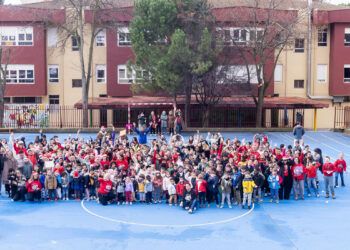 Guarinos visita el colegio Balcón del Tajo tras las mejoras en pintura y participa en el Festival de Navidad