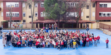 Guarinos visita el colegio Balcón del Tajo tras las mejoras en pintura y participa en el Festival de Navidad