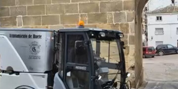 Huete da un salto histórico en limpieza viaria con su primera barredora automática