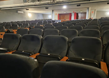 Azuqueca de Henares renueva el salón de actos de la Casa de la Cultura con nuevo tapizado, sonido e iluminación