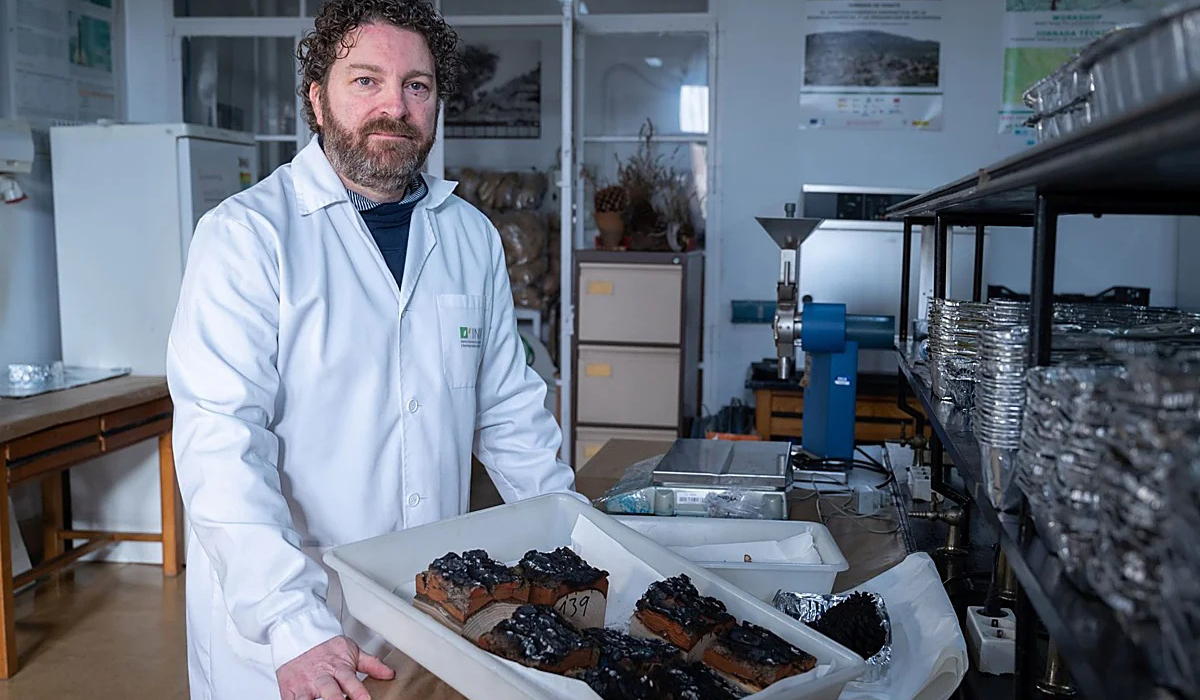 La historia del fuego en Cuenca cierra las charlas de la RACAL de este trimestre 2 Javier Madrigal, en uno de los laboratorios del CSIC CÉSAR HERNÁNDEZ CSIC COMUNICACIÓN