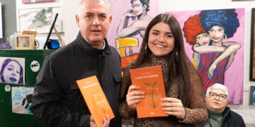 José Luis Vega respalda el talento de jóvenes autores de Guadalajara en la presentación del primer libro de Camino Olivares Hernández