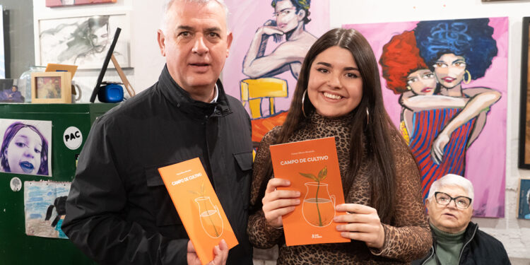 José Luis Vega respalda el talento de jóvenes autores de Guadalajara en la presentación del primer libro de Camino Olivares Hernández