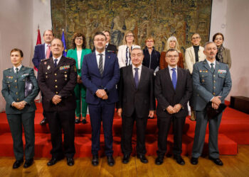 Junta, Gobierno central y Fiscalía regional firman un acuerdo para la constitución de la Mesa de la Prevención, Intervención y Seguimiento del Acoso Escolar Junta, Gobierno central y Fiscalía regional firman un acuerdo para la constitución de la Mesa de la Prevención, Intervención y Seguimiento del Acoso Escolar